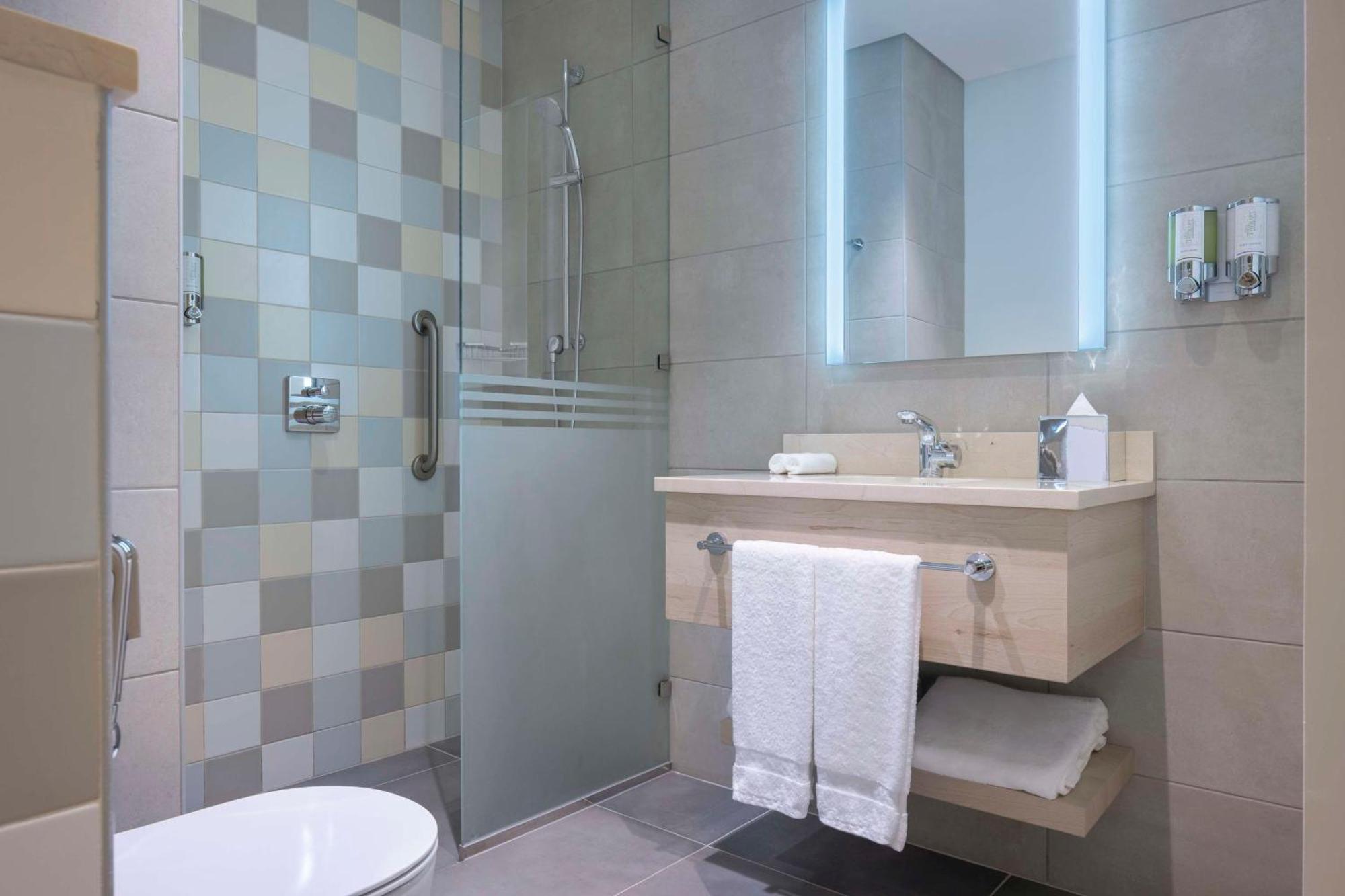 Готель Hampton By Hilton Doha Old Town Екстер'єр фото