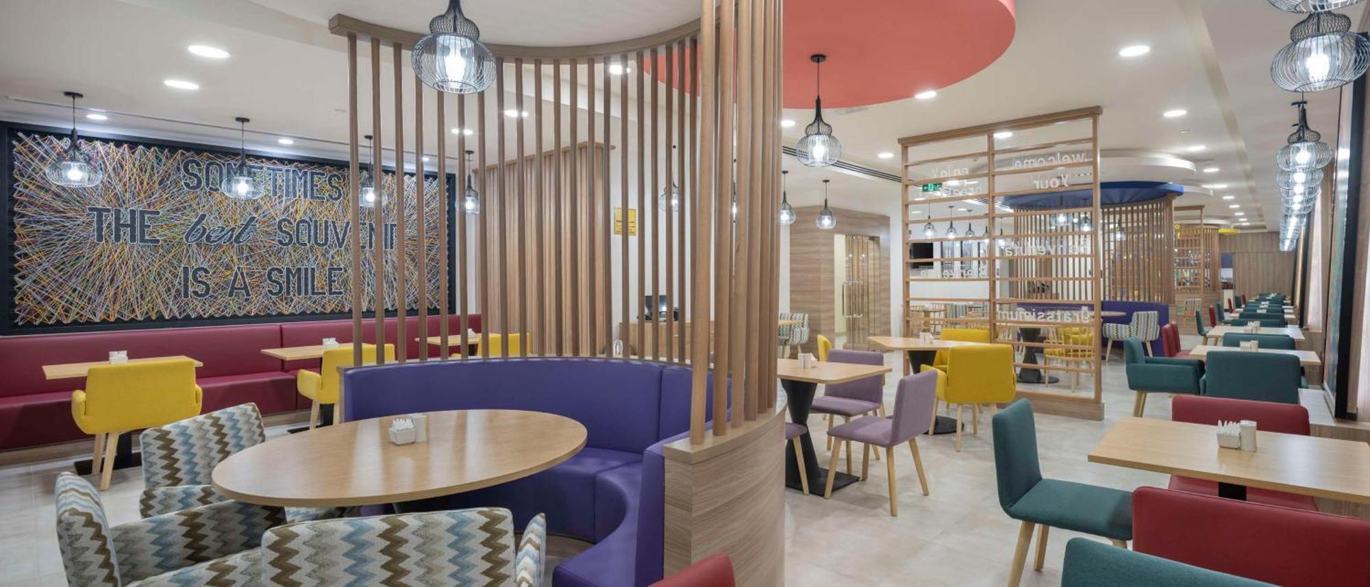 Готель Hampton By Hilton Doha Old Town Екстер'єр фото